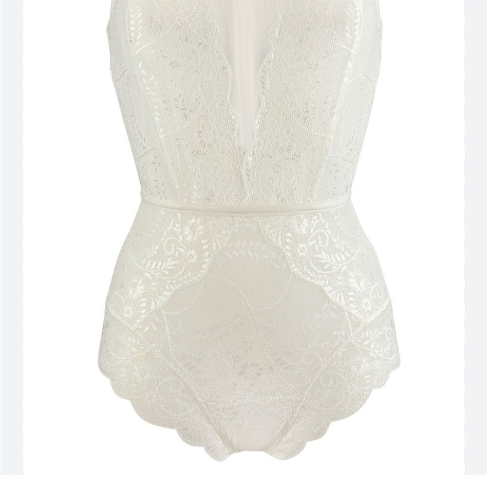 Elegant Lace Bodysuit in Cream size medium